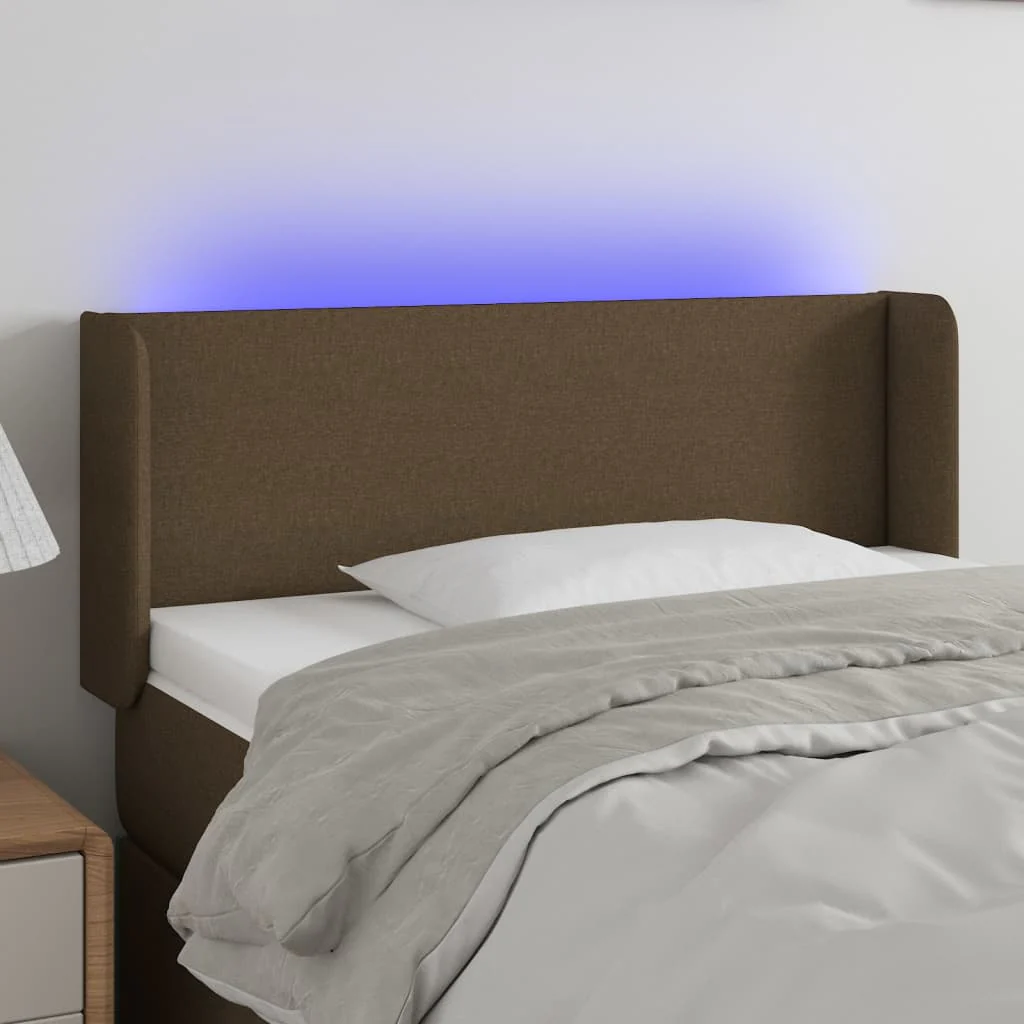 sengegavl med LED-lys 103x16x78/88 cm stof mørkebrun